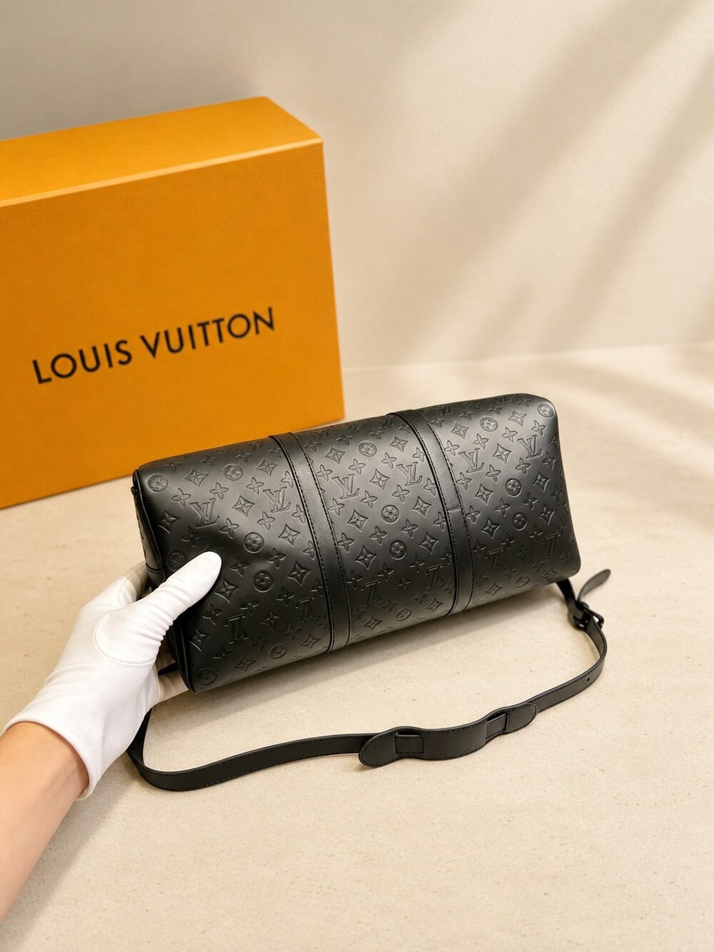 Louis Vuitton Shadow Leather Keepall Duffle with Adjustable Strap - Picture 3 of 5